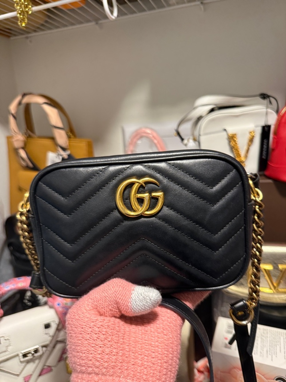 Gucci Black Leather Chevron Matelassé Crossbody with Gold GG - Picture 15 of 17